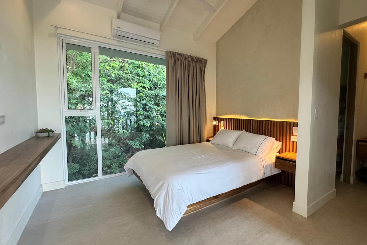 Kamar, pemandangan laut sebagian | 6 kamar tidur, seprai katun Mesir, dan seprai premium