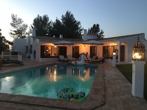 A heated pool - Fantastic villa with swimming pool, private tennis court and beautiful garden near Lagos (Lagos)