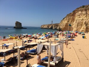 Beach nearby, sun-loungers, beach towels