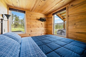 2 bedrooms, travel cot, free WiFi, bed sheets