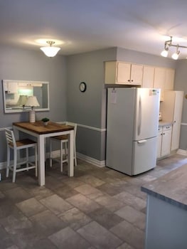 Very Large & Welcoming London Bungalow