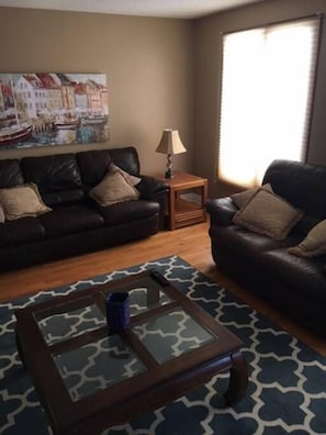 Family House, Multiple Beds, Non Smoking, Garden View | Living area | Netflix - Very Large & Welcoming London Bungalow (London)