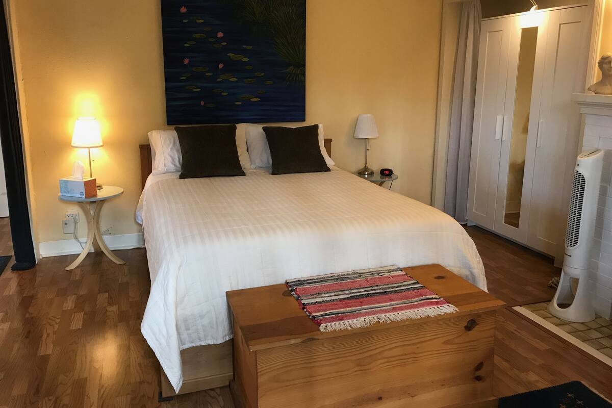 Superior Studio Suite, 1 Queen Bed, Non Smoking, City View | Blackout drapes, iron/ironing board, free WiFi, bed sheets