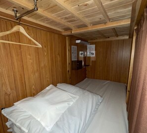 Memory-foam beds, in-room safe, blackout curtains, free WiFi - JAM HOSTEL Hakata Station Front (Fukuoka)