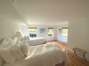4 habitaciones, escritorio, tabla de planchar con plancha y wifi 