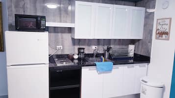Fridge, microwave, coffee/tea maker, coffee grinder