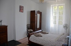 4 chambres, fer et planche à repasser, Wi-Fi, draps fournis