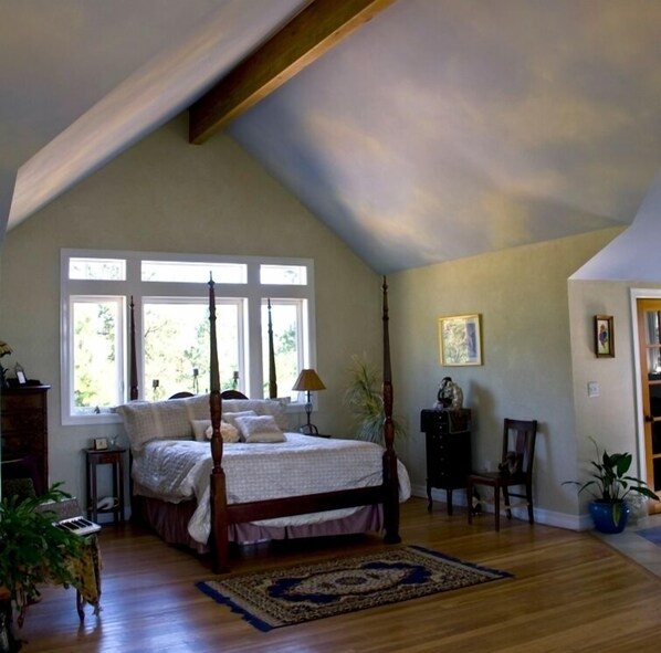 5 bedrooms, desk, iron/ironing board, free WiFi