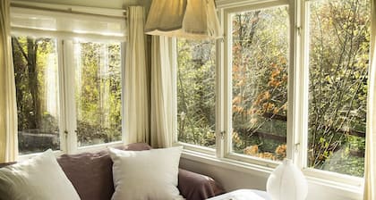 Oceanatelier - a archipelago cottage 10 min drive from stockholm city