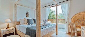 Luxury Villa Overlooking to River and Jungle - Indah 4