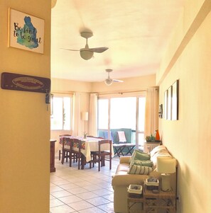 Flat-screen TV, ping pong - Foot in the sand, sea view and lots of charm. (Riviera de São Lourenço)