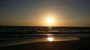 Beach nearby, sun loungers, beach towels