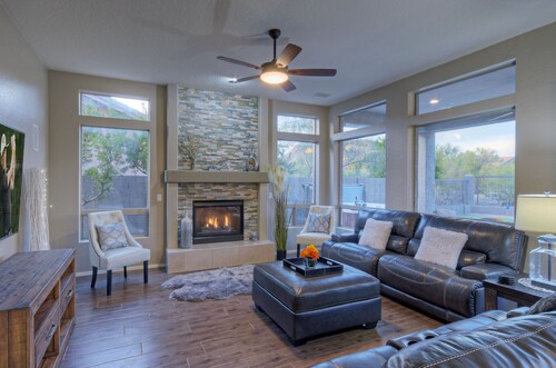 Golf Course & Mt VIEWS: Htd POOL, Hot Tub, Putting Green, Fire Pit, 3 Bikes
