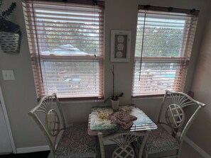 Dining - SASSA MERMAID WATERFRONT HOUSE WITH KAYAKS AND POOL (Homosassa)