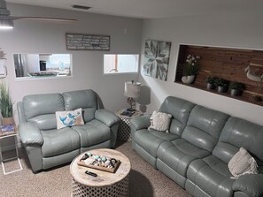 Smart-TV, Kamin, Bücher