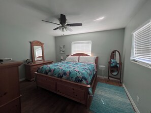 3 bedrooms, iron/ironing board, internet, bed sheets - SASSA MERMAID WATERFRONT HOUSE WITH KAYAKS AND POOL (Homosassa)