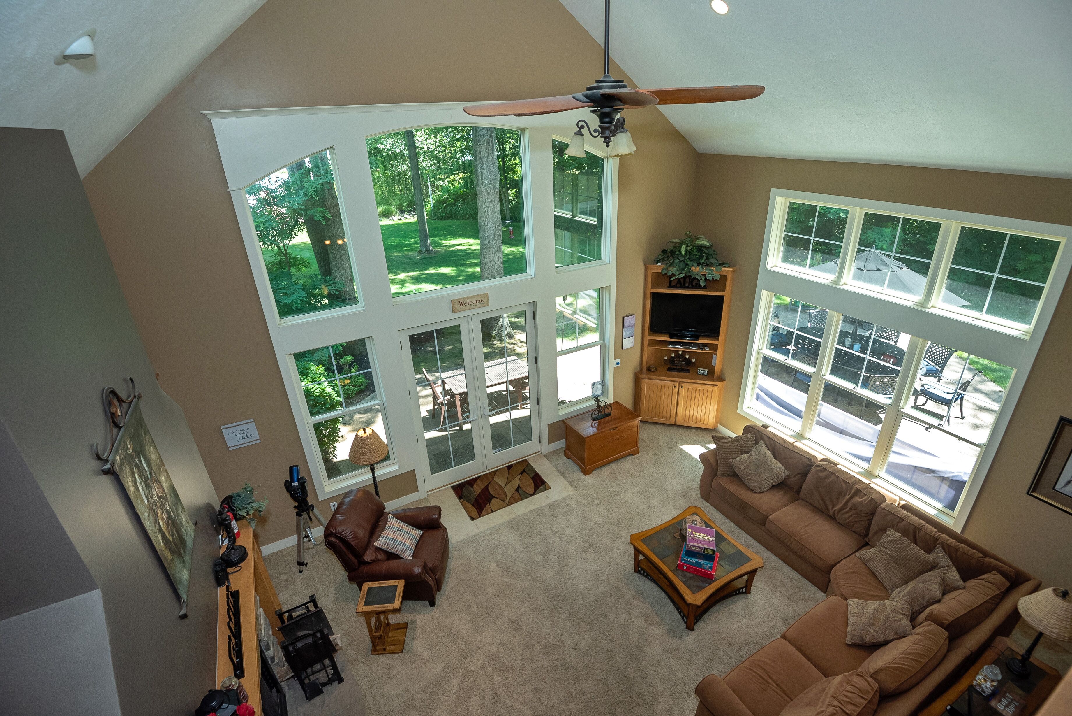 Smart TV, fireplace, DVD player, table tennis