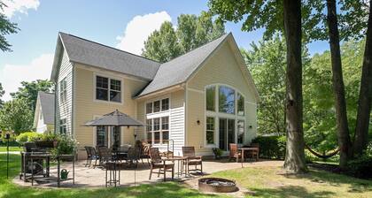THE BEST MODERN, BIG, WATERFRONT, BEAUTIFUL LAKEHOUSE- 2 HRS FROM CHICAGOLAND