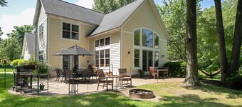 THE BEST MODERN, BIG, WATERFRONT, BEAUTIFUL LAKEHOUSE- 2 HRS FROM CHICAGOLAND