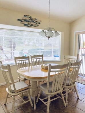 Dining - Bright and open home with southern exposure in Rotonda West. A tropical getaway! (Rotonda West)