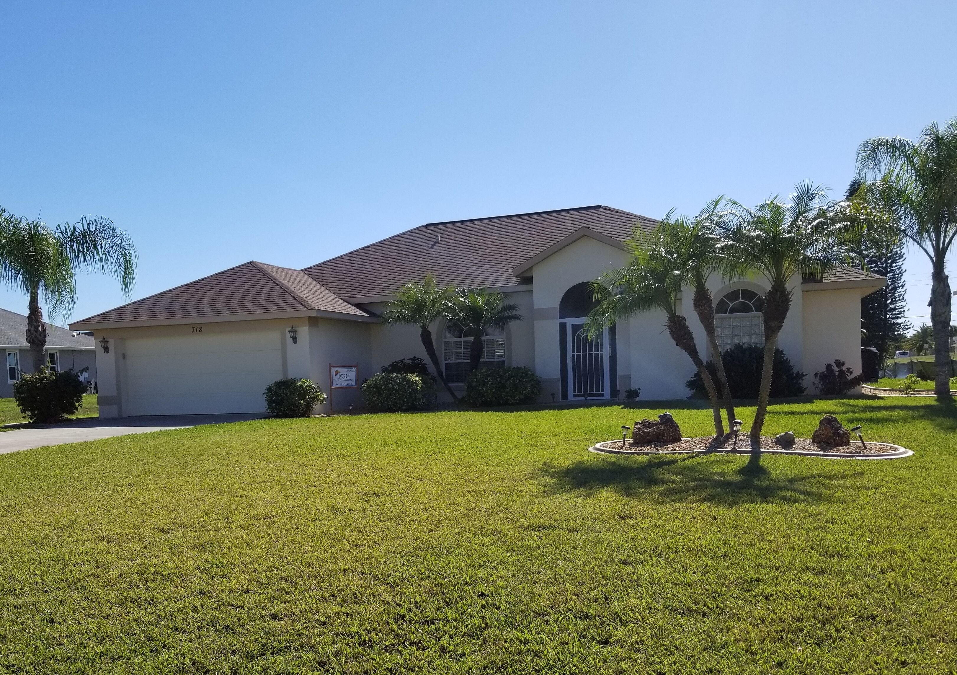 Bright and open home with southern exposure in Rotonda West. A tropical getaway!