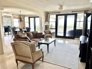 TV, video games, stereo - Views! Views! Penthouse with Membership Golfing, Beach, Pool and 2 Carts (Rio Grande)
