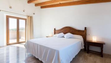 3 slaapkamers, een kluis op de kamer, een strijkplank/strijkijzer