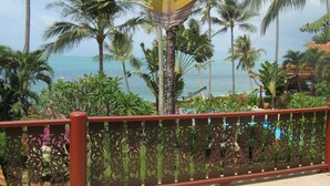 A view of a tropical resort with palm trees, a beach, and a pool area. - Beautiful 4 Bed Thai Style Villa ideal for all the family (Koh Samui)