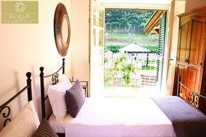 4 habitaciones, tabla de planchar con plancha, wifi y ropa de cama