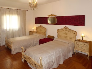 2 chambres, fer et planche à repasser, lit parapluie, Wi-Fi gratuit