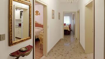 2 camere, ferro/asse da stiro, culla da viaggio, Wi-Fi gratuito