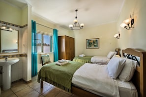6 Schlafzimmer, Bügeleisen/Bügelbrett, kostenloses WLAN, Bettwäsche