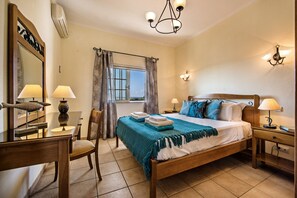 6 bedrooms, in-room safe, iron/ironing board, free WiFi - Rebela -  Large Spacious villa with Heated Pool few minutes from beaches (Vale Rebelho)