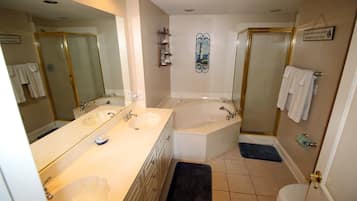 Combined shower/tub, jetted tub, hair dryer, towels
