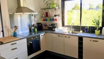 Réfrigérateur, four, plaque de cuisson, lave-vaisselle