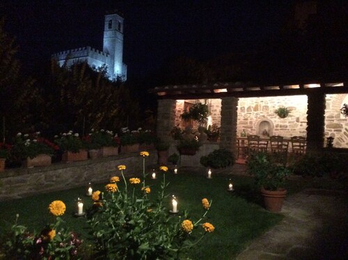 Rural family house in the Casentino with exclusive pool & gardens. Pet friendly