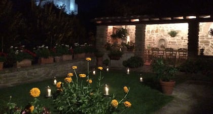 Rural family house in the Casentino with exclusive pool & gardens. Pet friendly