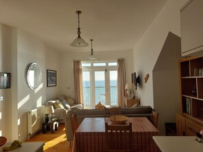 スマートテレビ、DVD プレーヤー、書庫、ビデオライブラリ