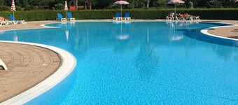 Pizzo Beach Club “Summer Special” 2 Bed apartment 13F with Free WIFI and 2 Terr