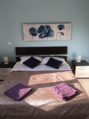 2 dormitorios, tabla de planchar con plancha, wifi y ropa de cama