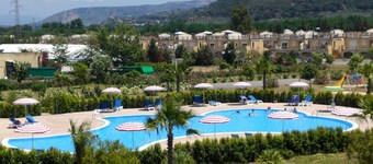 Pizzo Beach Club “Summer Special” 2 Bed apartment 13F with  Free WIFI and 2 Terr