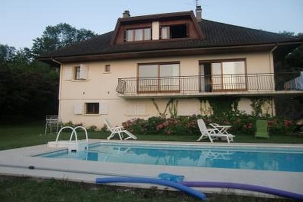 maison côté piscine