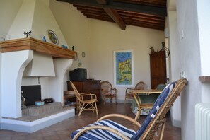 TV, DVD player, books - Villa with Private Pool in the Chianti just a few kilometers from the town of San Gimignano (SAN GIMIGNANO)