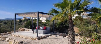 Delightful holiday villa with sea view