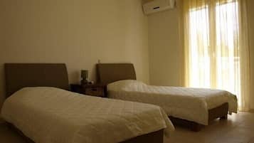 2 quartos, cofres nos quartos, ferros/tábuas de passar roupa, Wi-Fi