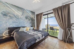 3 bedrooms, in-room safe, desk, iron/ironing board - Villa Saudade (Tías)
