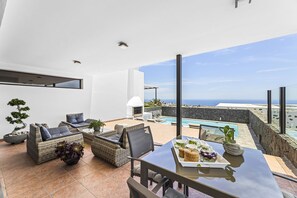 Outdoor dining - Villa Saudade (Tías)