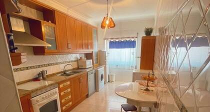 Entire 3 Bedroom Apartment + own suite with private WC 15min to Lisbon by car !