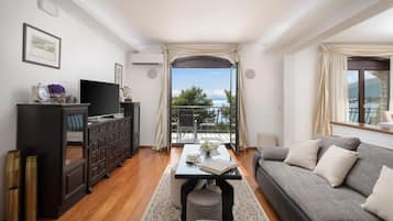 LED TV, table football, stereo