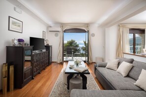 LED-televisio, pöytäjalkapallopöytä, stereot